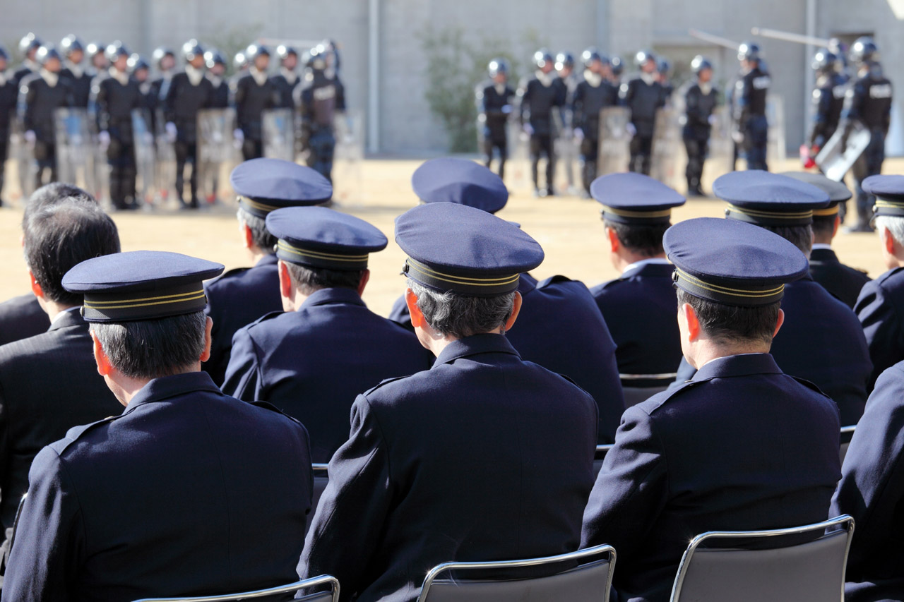 警察官の左胸には 社章 バッジマニアのつぶやき